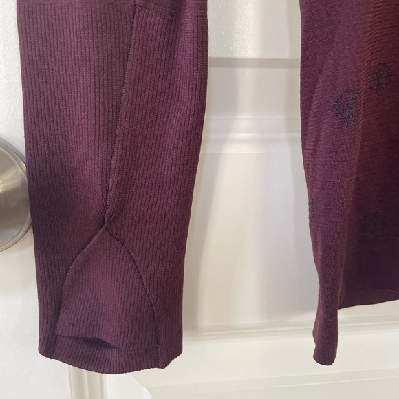 Lululemon Swiftly Tech Long-Sleeve Shirt, Maroon with black logos, Size 4 - Picture 4 of 7